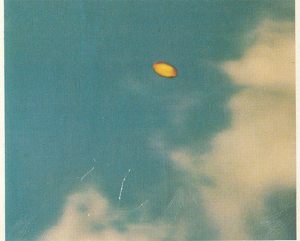 26-UFO_fotografato_da_Antonio_Giannuzzi_nel_marzo_del_1975__foto_scattata_per_indicazione_del_contattato_Eugenio_Siragusa_2